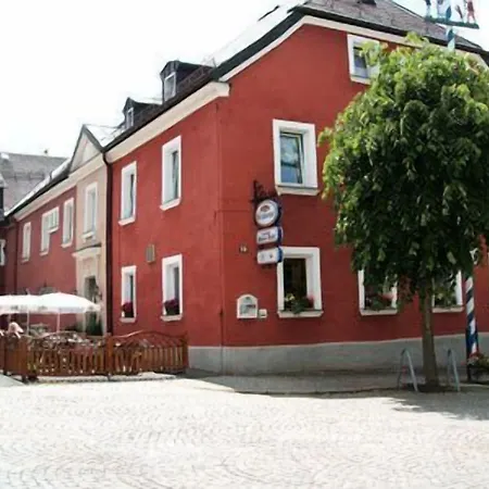 Rotes Ross Penzion 2*